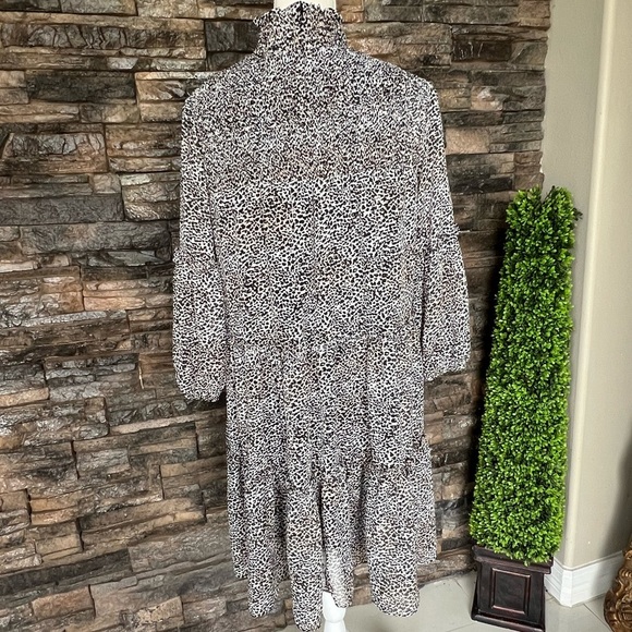 Taylor Monochrome Patterned Long Sleeve Dress - Picture 10 of 14